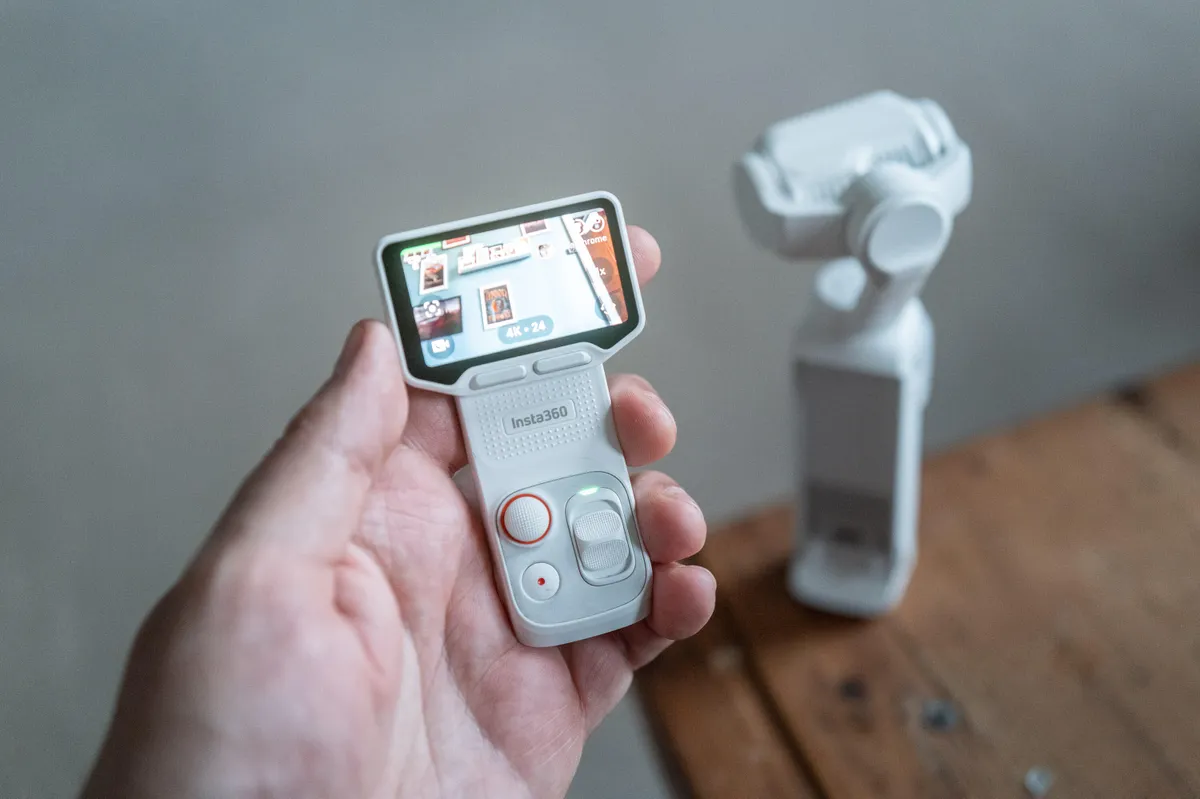 Insta360 Luna Ultra có màn hình OLED rời và ống kính kép Leica